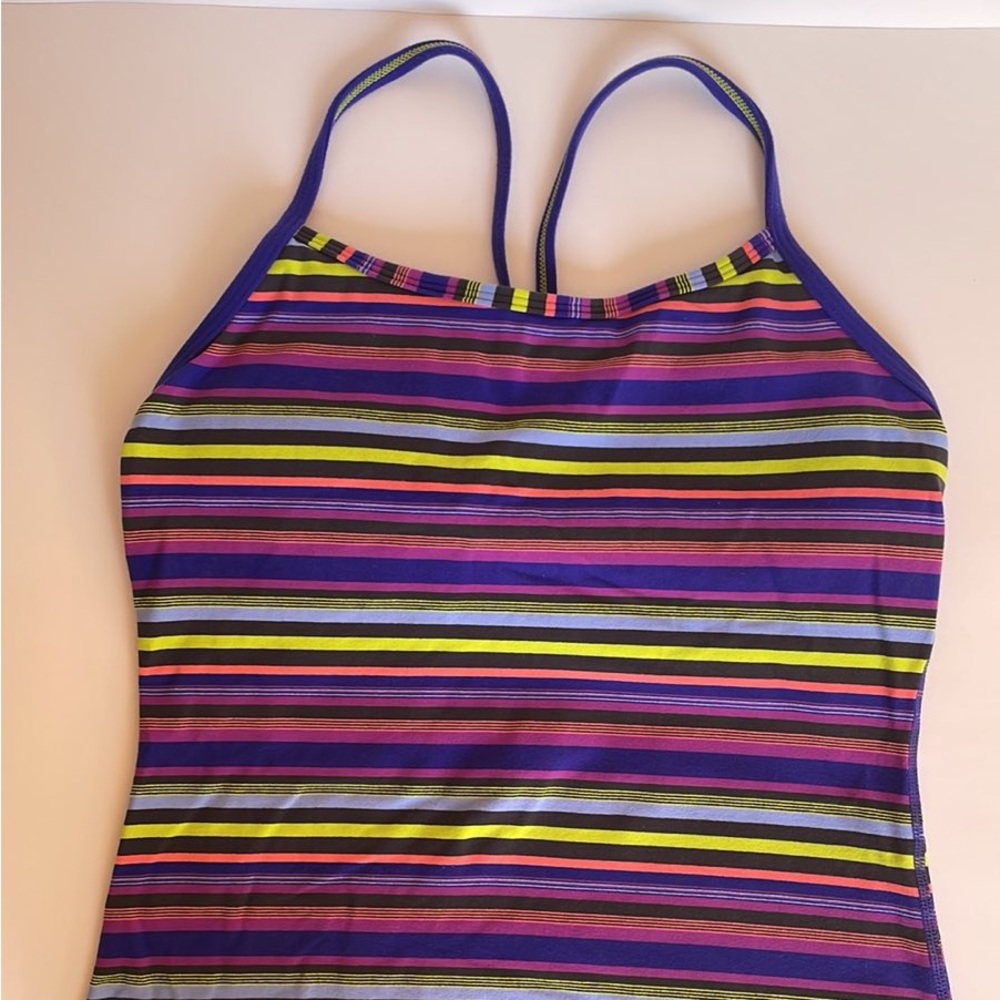 LULULEMON TANK SIZE 6